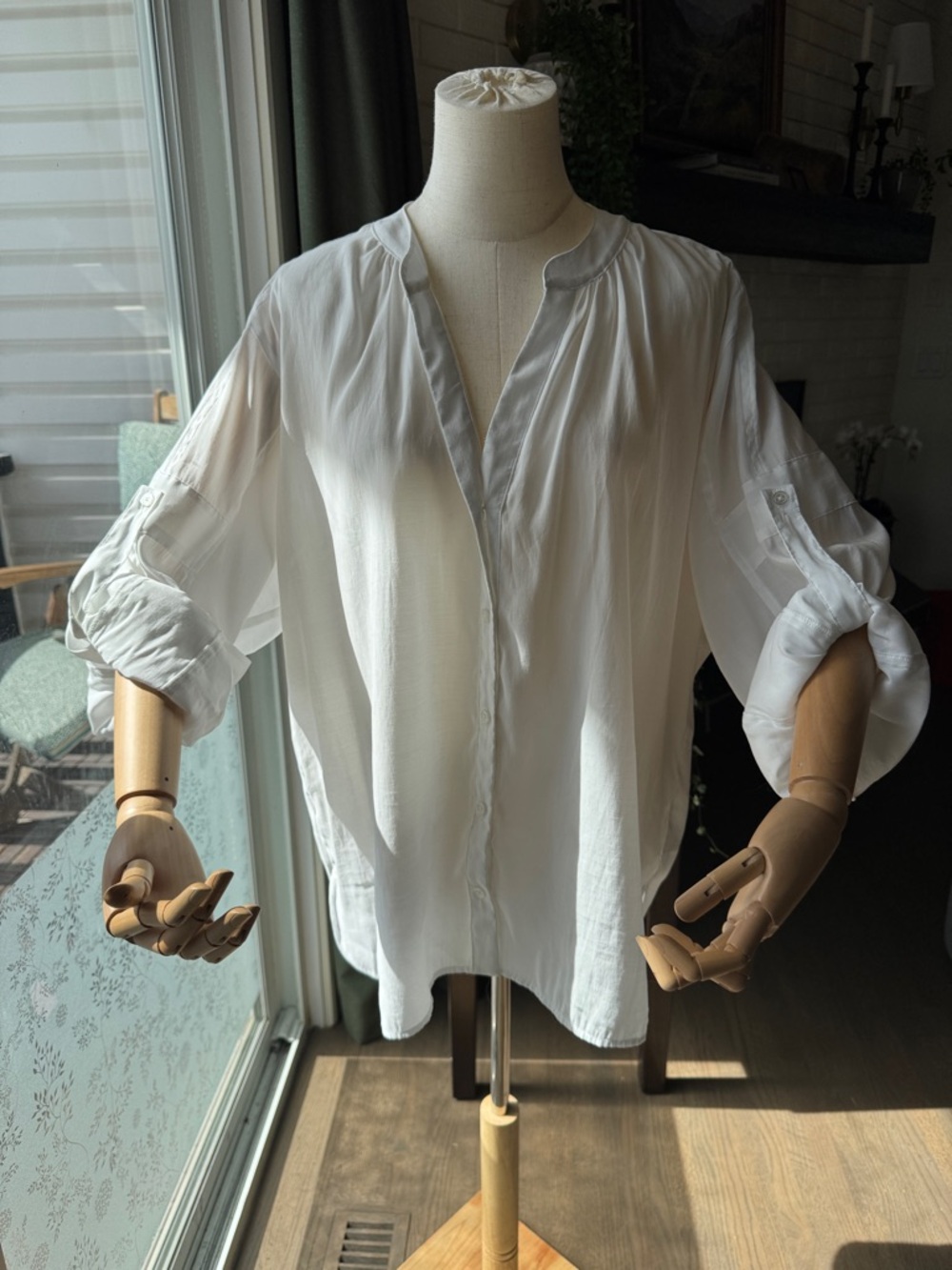 Cabi Cream V-Neck Lightweight Tunic Blouse